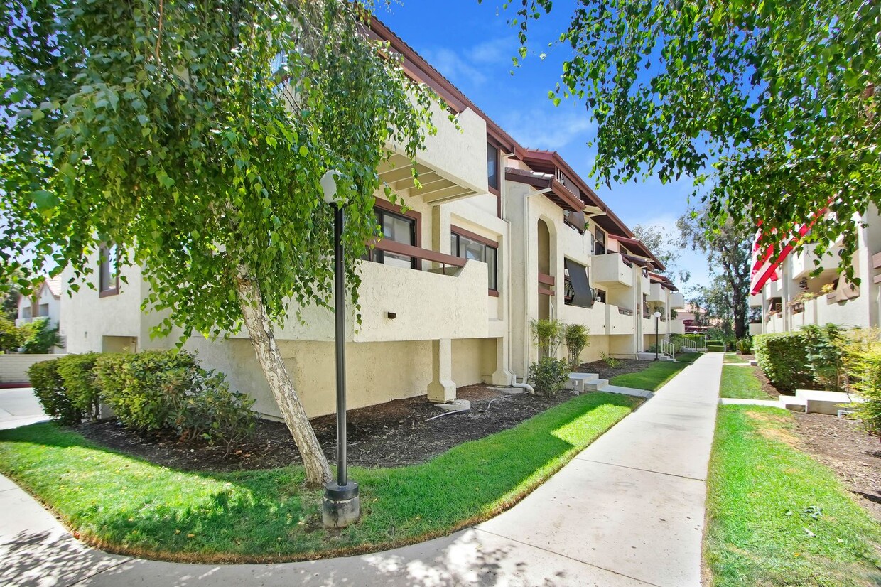 Foto principal - Santa Clarita 3/Bed, 2/Bath Condo!