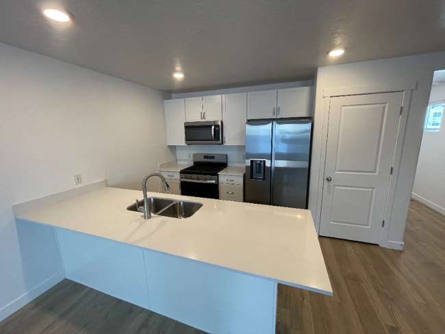 Building Photo - 1126 E Trident Dr