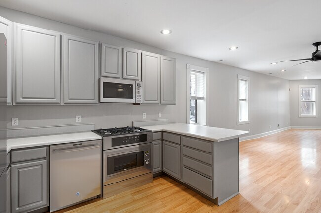 Building Photo - 4537-4539-4539 Swan Ave