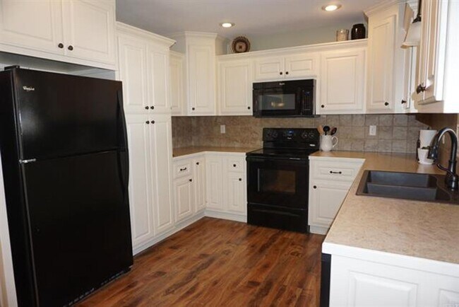 Foto del edificio - Beautiful Home in a Highly Desirable, Hard-to-Find Newer Neighborhood!