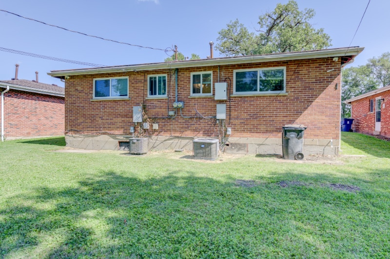 Building Photo - 10770 Tropic Dr