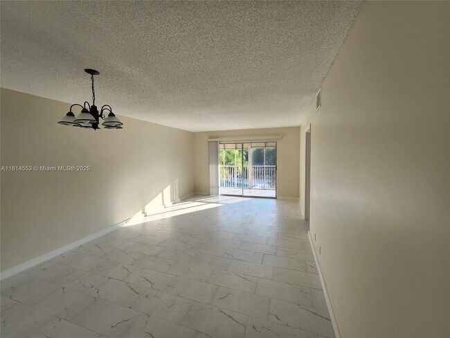 Foto del edificio - 1351 SW 125th Ave