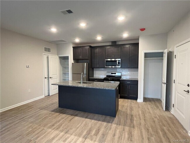 Foto del edificio - 422 Tower Ridge Cir