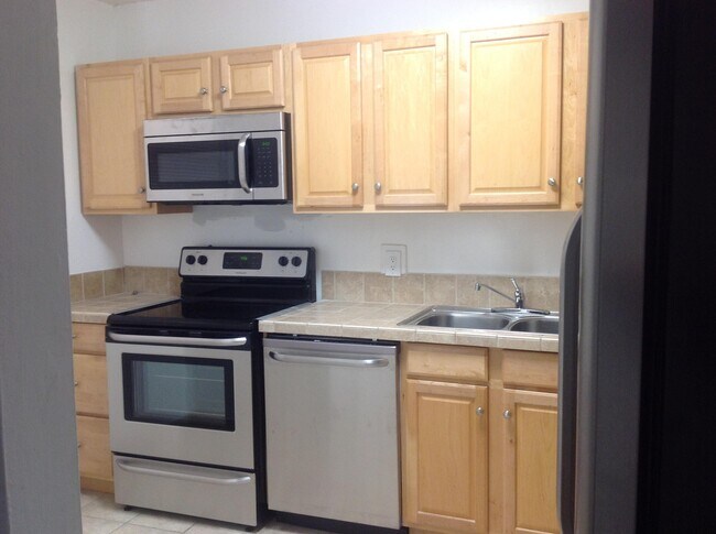 Building Photo - 8411 Forest Hills Dr