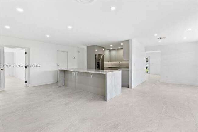Foto del edificio - 2070 NE 54th Ct