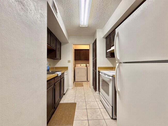 Foto del edificio - 11002 Hammerly Blvd