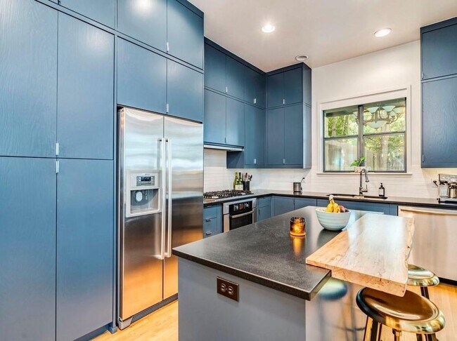 Building Photo - 1502 Barton Hills Dr