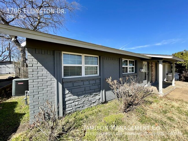 Building Photo - 1708 Ellington Dr