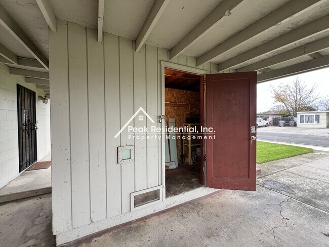 Foto del edificio - Fruitridge Manor 3bd/1ba House