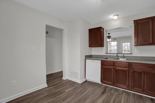 Building Photo - Pre-Leasing Now 3 bedroom townhome with fe...