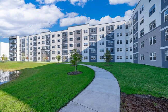 Foto del edificio - 5579 Millenia Park Blvd