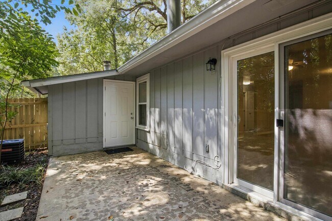Foto del edificio - 4155 Brewster Rd