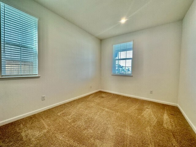 Building Photo - Stunning 4-bedroom 3-bathroom SOLAR Home!