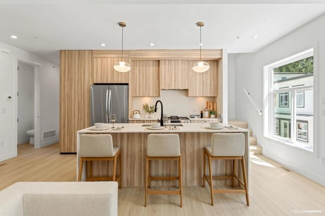 Building Photo - 8924 Cedar St