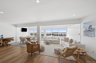 Building Photo - 585 Dune Rd