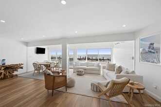 Building Photo - 585 Dune Rd