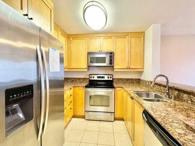 Building Photo - 3440 Lebon Dr