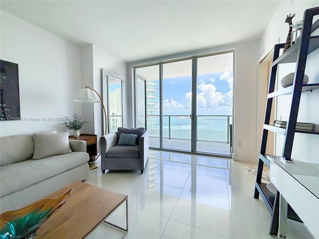 Building Photo - 1300 Brickell Bay Dr