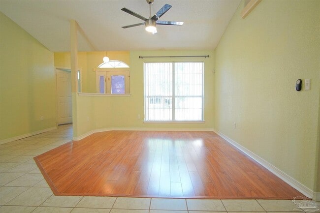 Building Photo - 5947 Grandview Dr