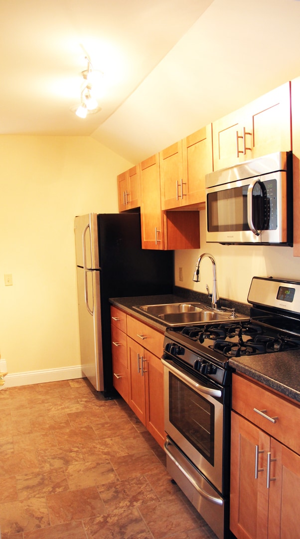 Building Photo - 16 Grant St