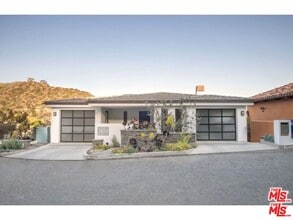 Building Photo - 3850 Rambla Orienta