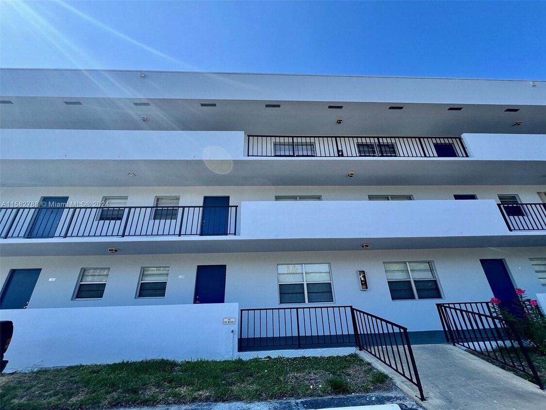 Primary Photo - 1630 Embassy Dr