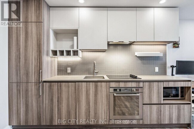 Photo du bâtiment - 898 Portage Pkwy