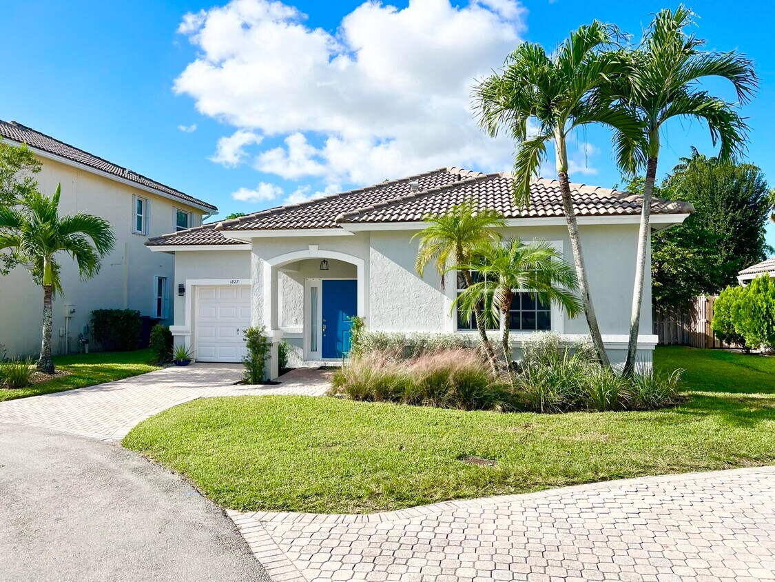 Primary Photo - 1827 Capeside Cir