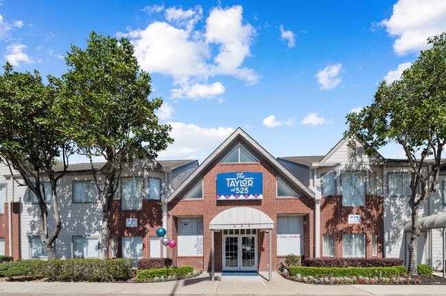 Building Photo - The Taylor at 525