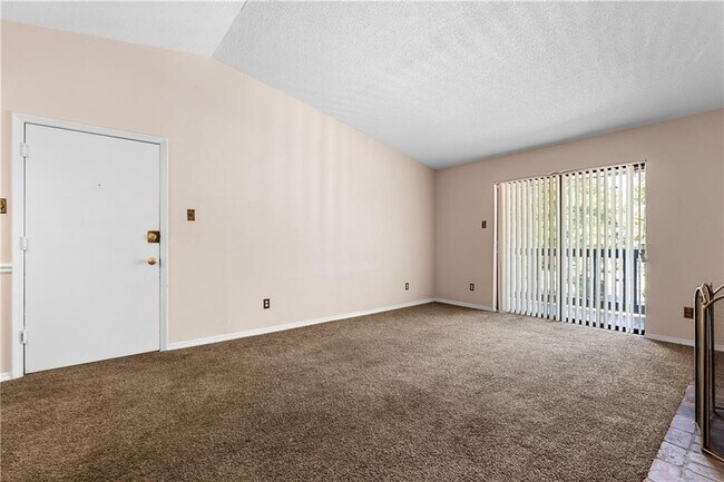 Building Photo - 6040 Grelot Rd