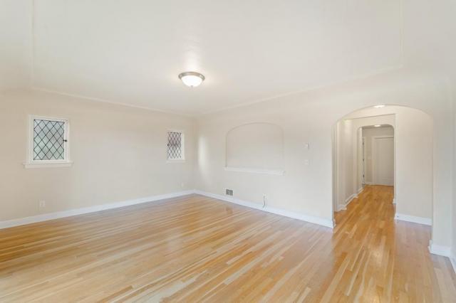 Building Photo - 2 bedroom in Seattle WA 98102