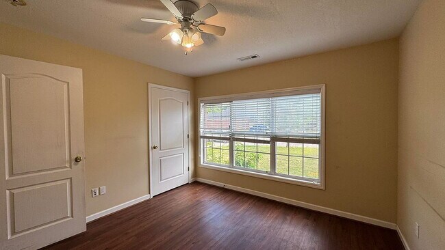 Building Photo - Single Family Home For Rent
