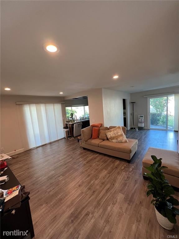 Foto principal - 4 br, 2.5 bath House - 17002 Maria Ave