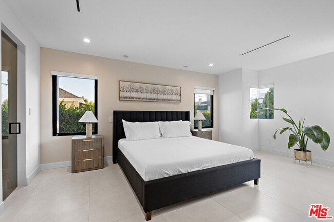 Building Photo - 201 S Bedford Dr