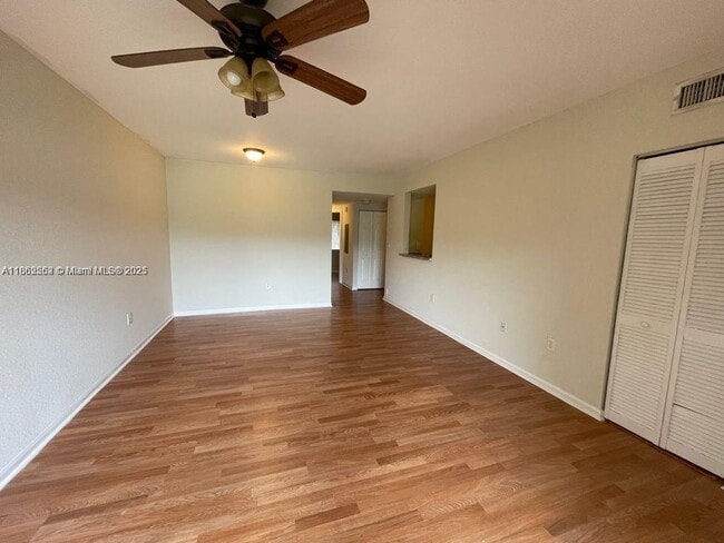 Building Photo - 1133 Golden Lakes Blvd