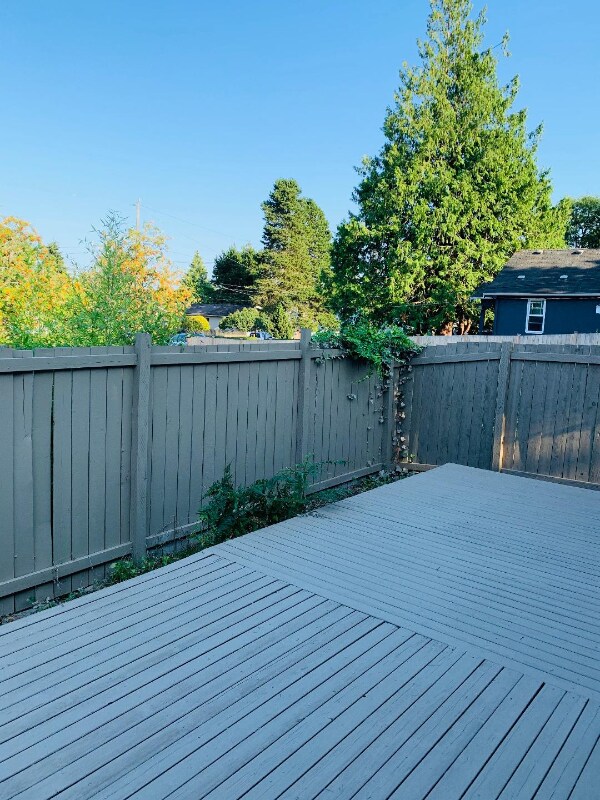 Foto del edificio - 8137-8110 10th Ave SW