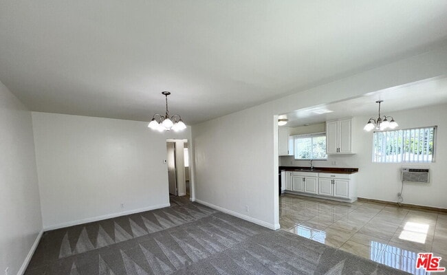 Building Photo - 14202 Delano St