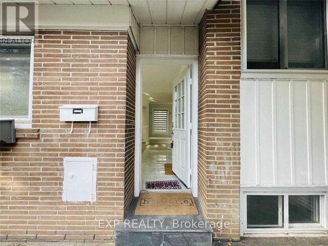 Building Photo - 15 Scarcliff Gardens