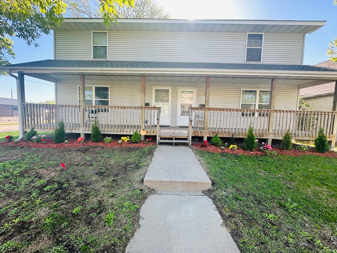 Primary Photo - 2549 4th St NE