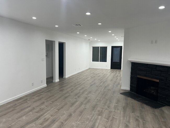 Building Photo - 10915 Cord Ave