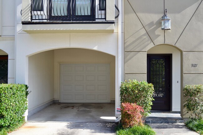 Foto del edificio - 3127 Fairdale Oaks E