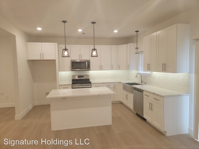 Building Photo - 4 br, 2.5 bath House - 12112 N. Freya St.