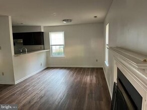 Building Photo - 2401 Greensward N