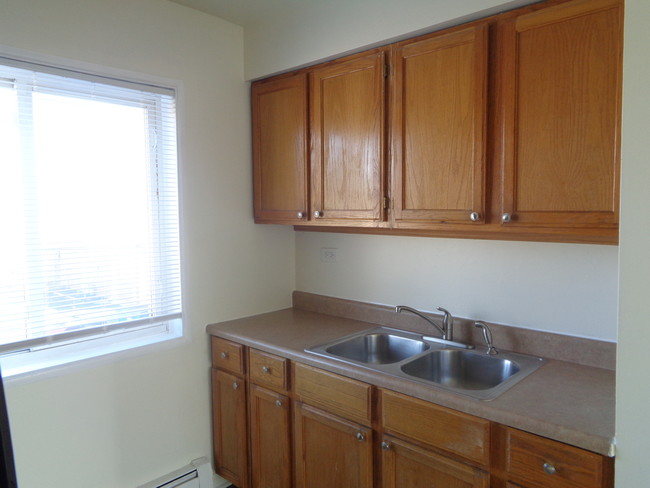 Building Photo - 5720 W 95th St