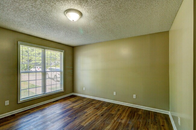 Foto del edificio - 800 Requa Rd