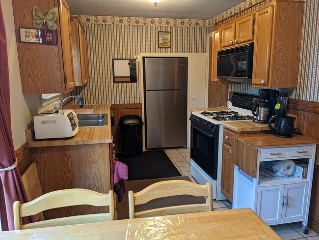 1.ª planta - 230 W Molloy Rd