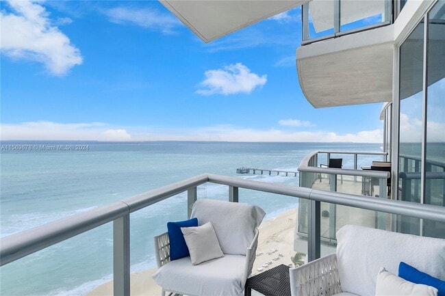 Building Photo - 17001 Collins Ave