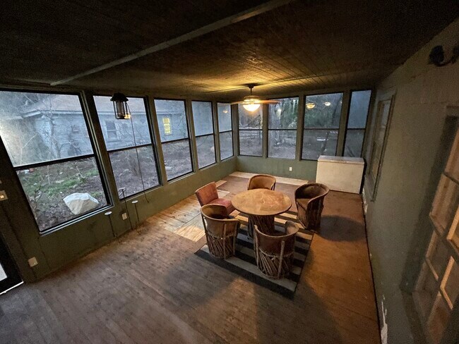 Foto del edificio - 2501 N Hughes Ave