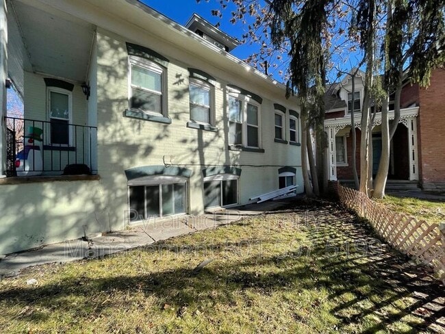 Foto del edificio - 194 N 100 E