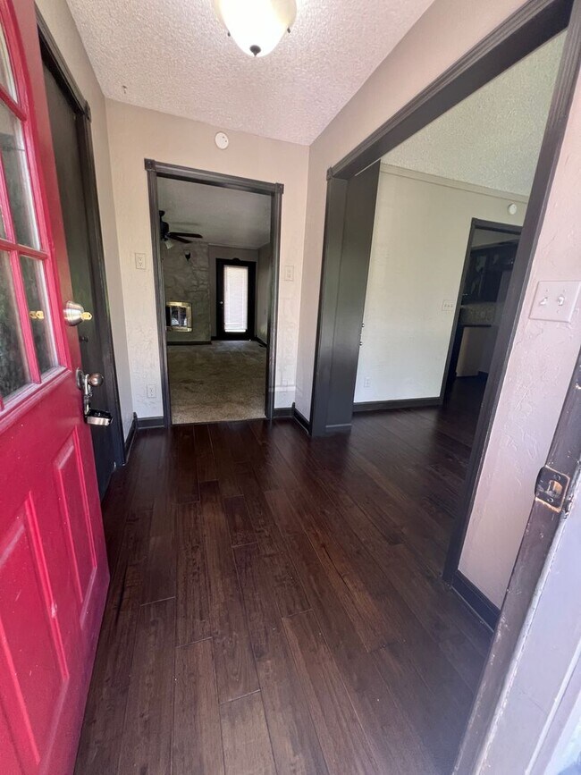 Foto del edificio - 4 bedroom/2 bath house
